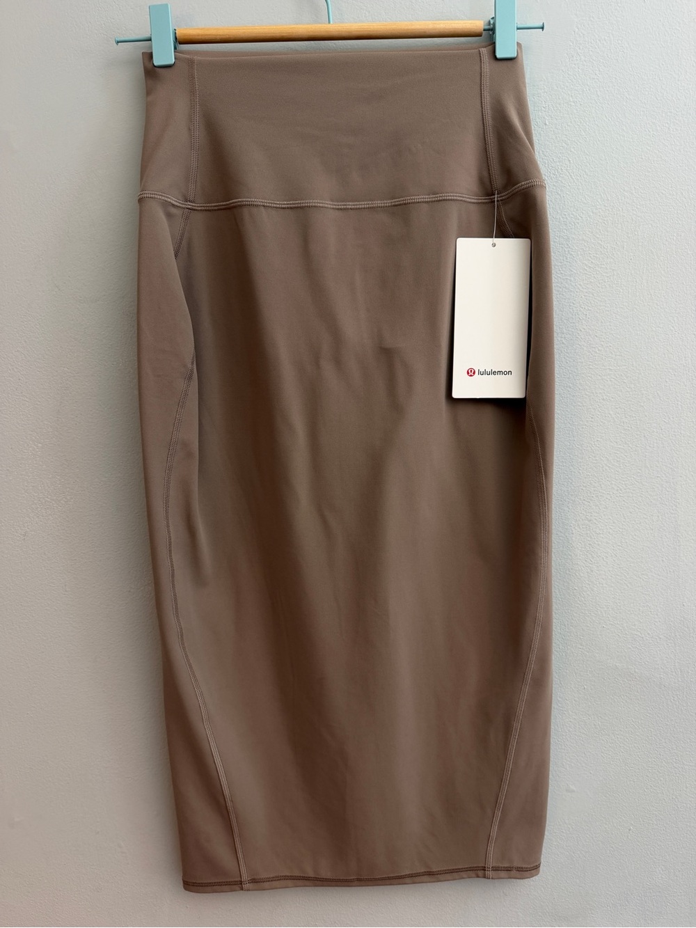 *New* Lululemon Nulu Slim Fit Skirt, Size 6